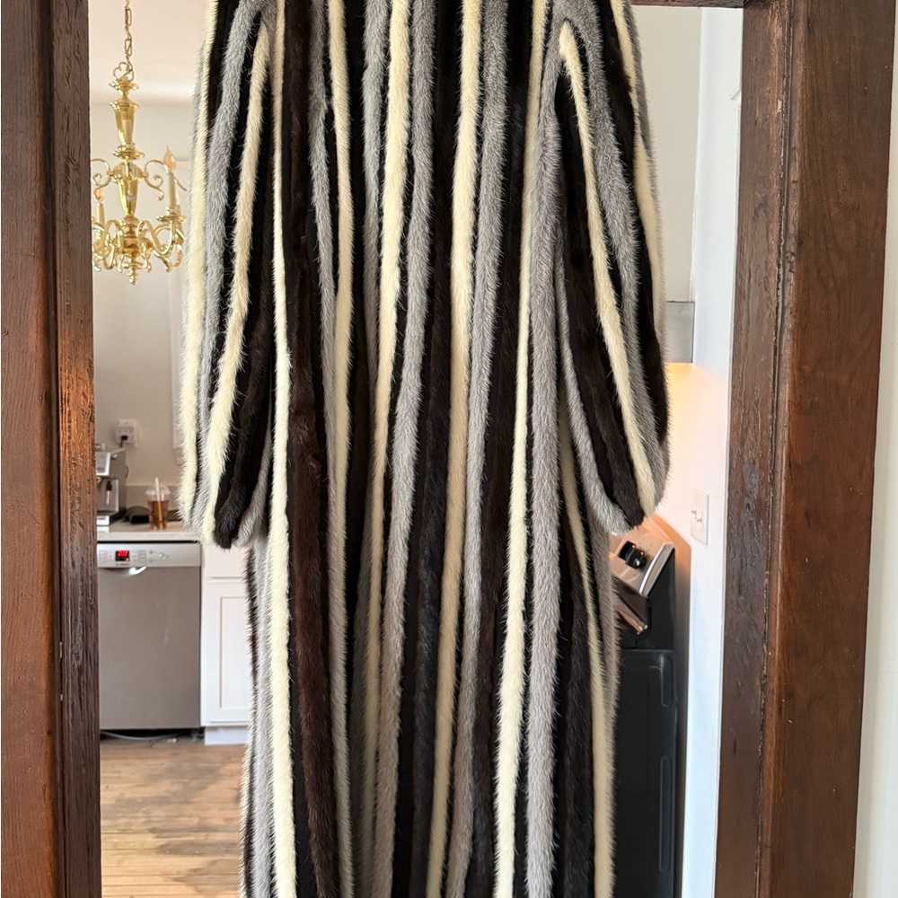 Elegant Brown and Cream Mink Sweater Jacket - Picture 4 of 8